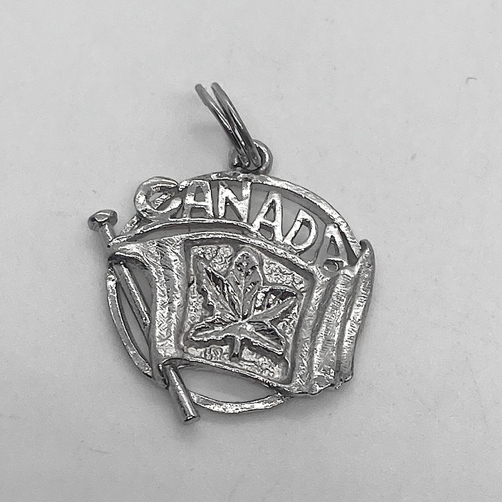 Vtg Sterling Silver 925 Canada Flag Maple Leaf Canadian Pendant Charm | .9”